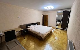Квартира Трикімнатна